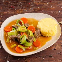 Friptura de vitel cu sos de rosii 120150g