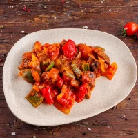 Tocana de vita cu ceapa si sos de vin rosu 250g/200g