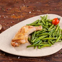 Pui cu fasole pastai si ceapa caramelizata 350g - copanele