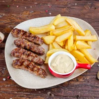 Mici grill cu cartofi prajiti si mustar 4 buc ≃160/200g