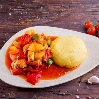 Tocana olteneasca de pui cu mamaliga 250g/150g