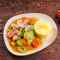 Porc fraged cu piure si ceapa verde 150g/200g
